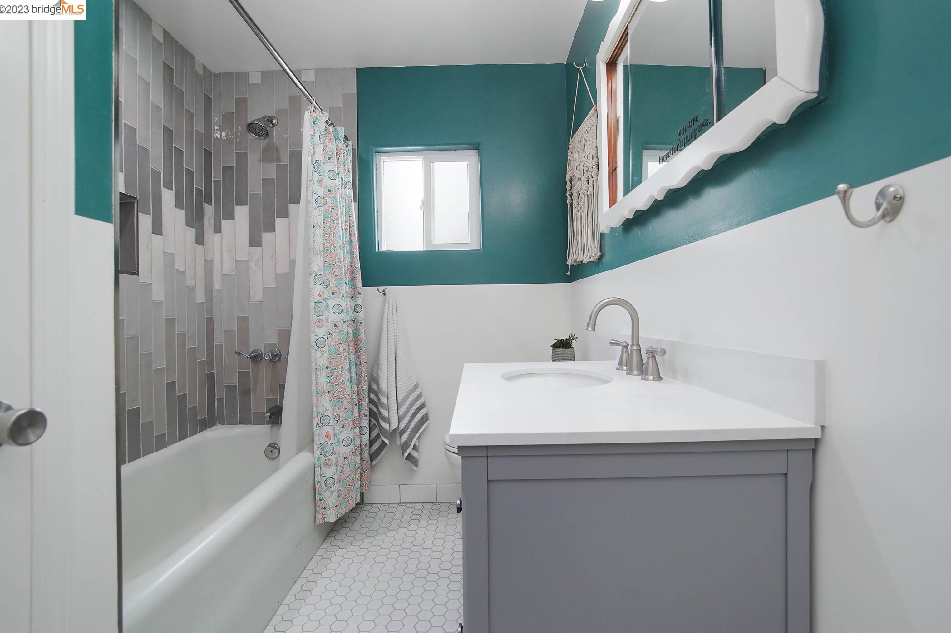 2661 Walnut Blvd, Los Angeles CA  94513-4402 exterior