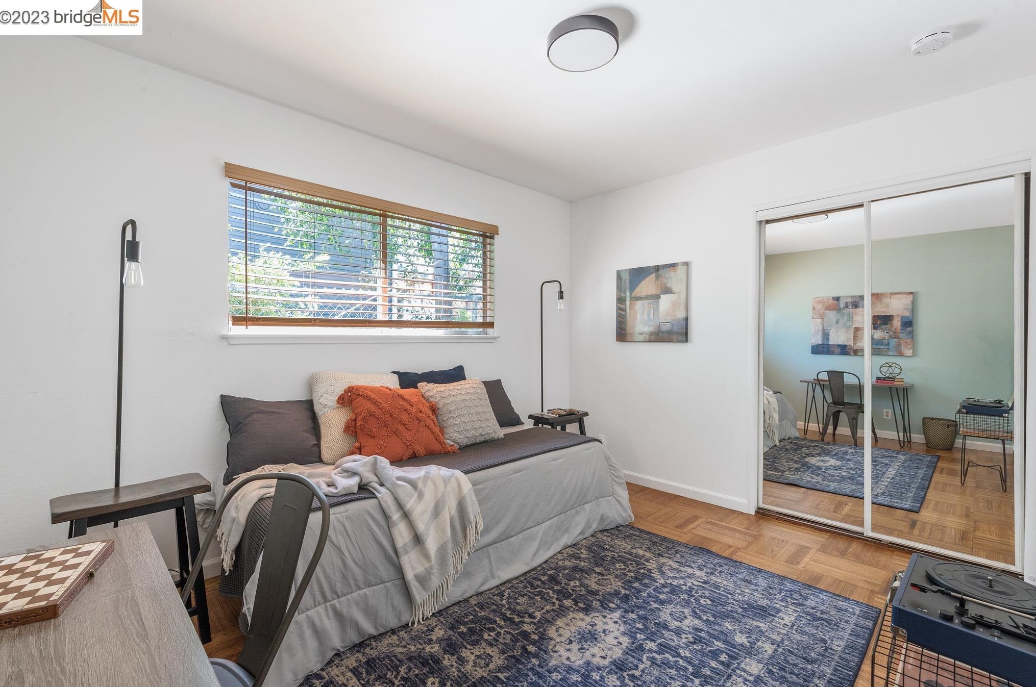 2037 19th Ave, Oakland CA  94606-4153 exterior