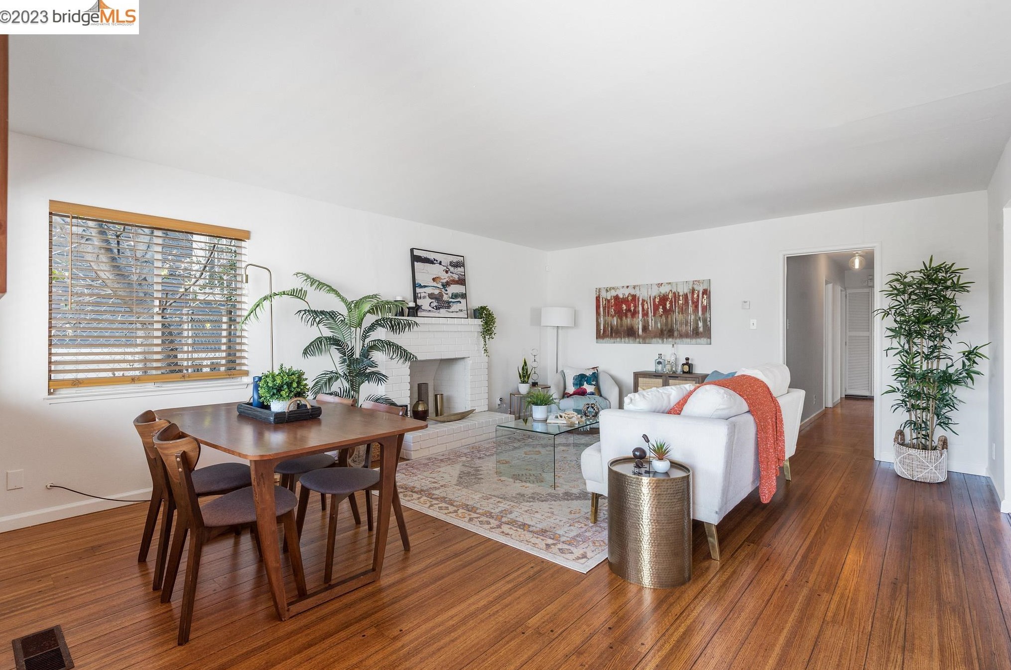 2037 19th Ave, Oakland CA  94606-4153 exterior
