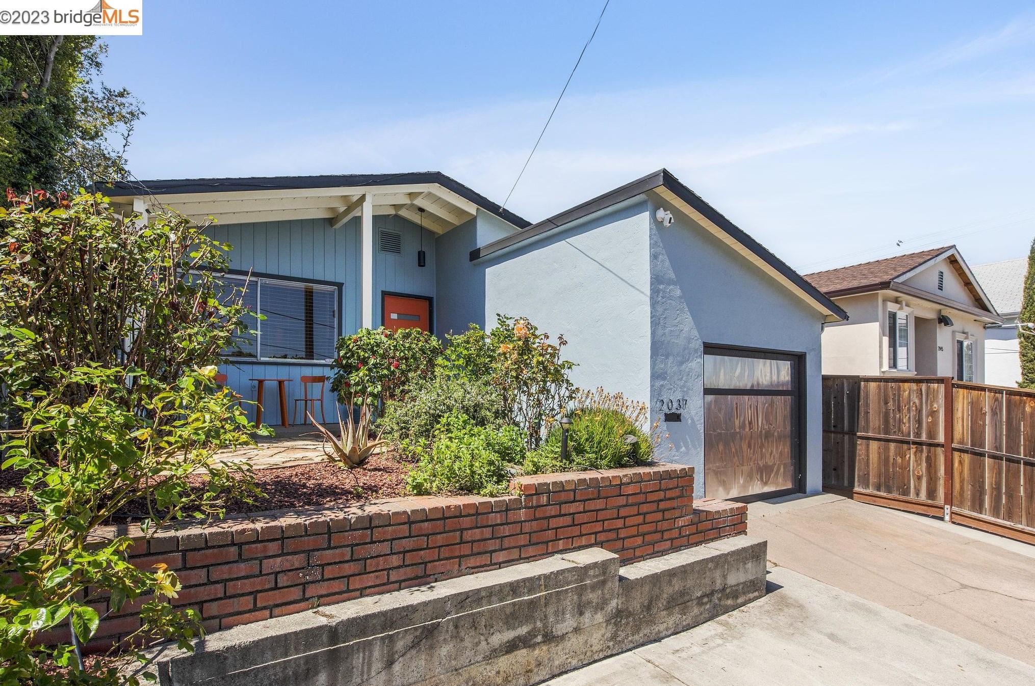 2037 19th Ave, Oakland CA  94606-4153 exterior