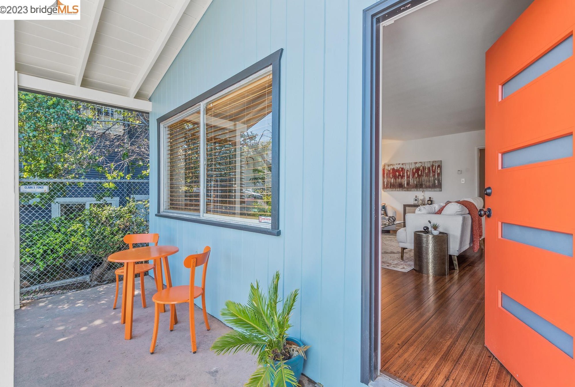 2037 19th Ave, Oakland CA  94606-4153 exterior