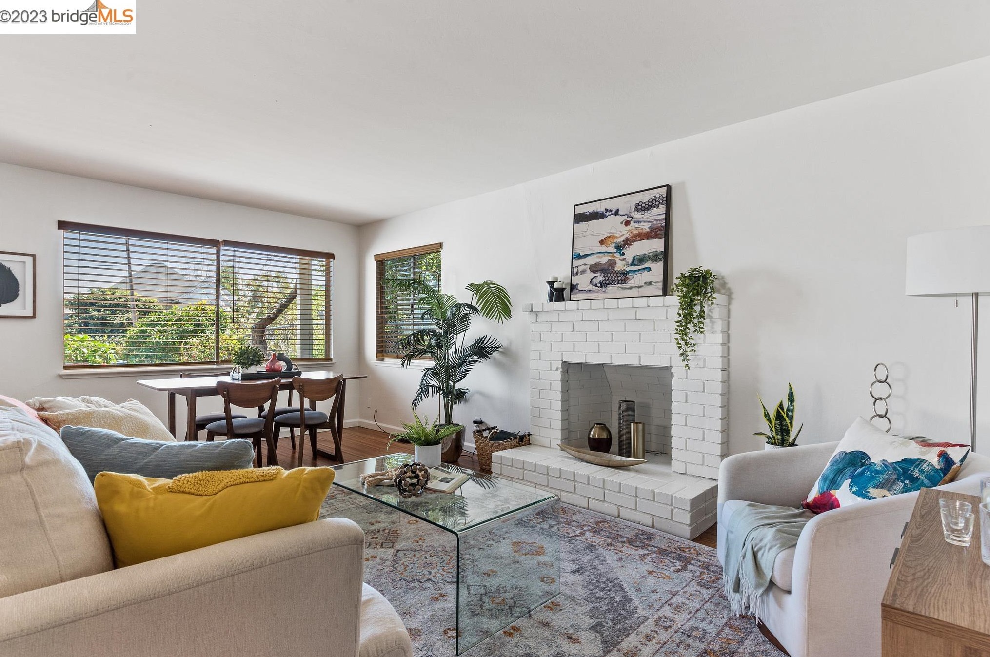 2037 19th Ave, Oakland CA  94606-4153 exterior
