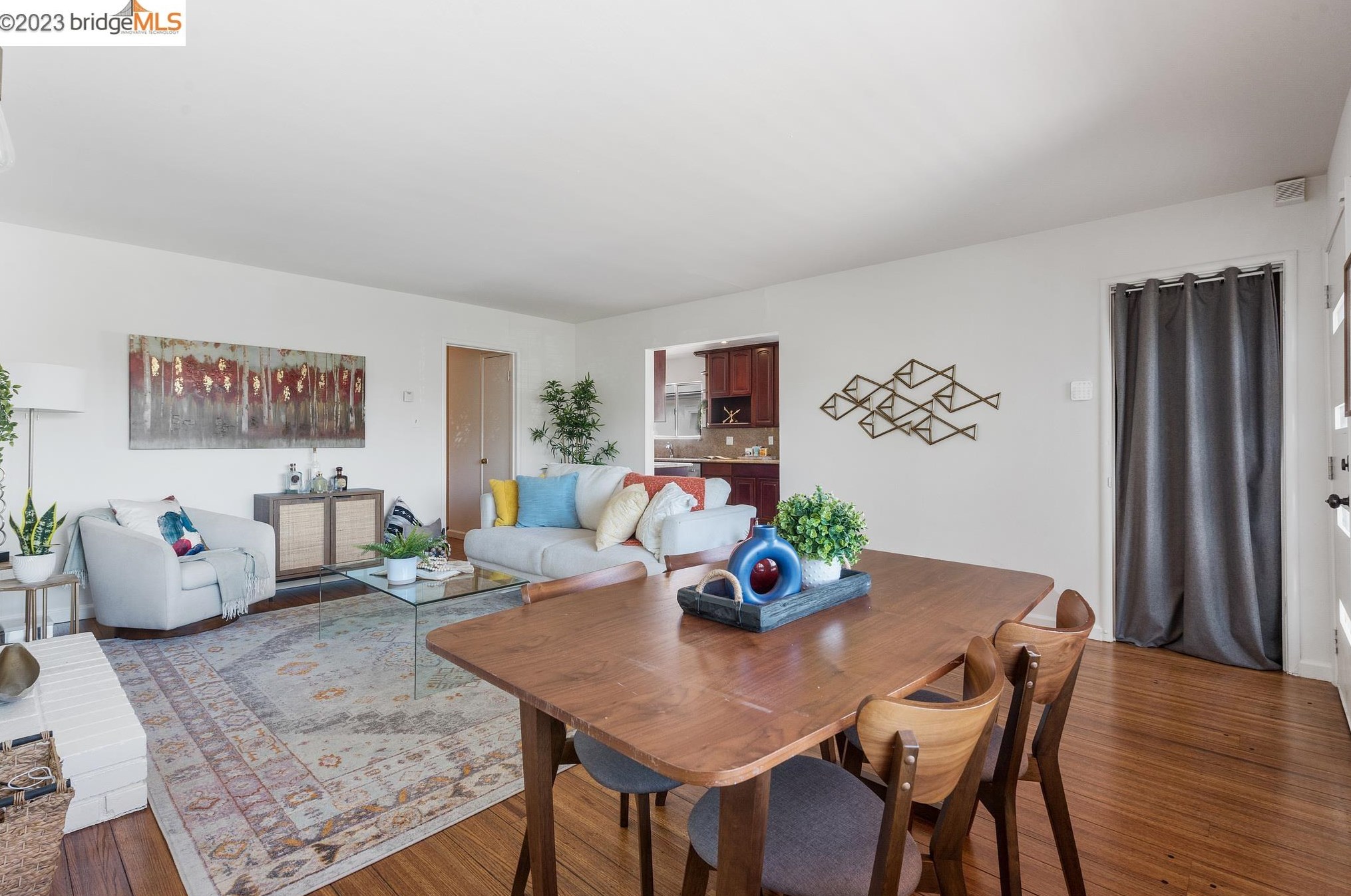 2037 19th Ave, Oakland CA  94606-4153 exterior