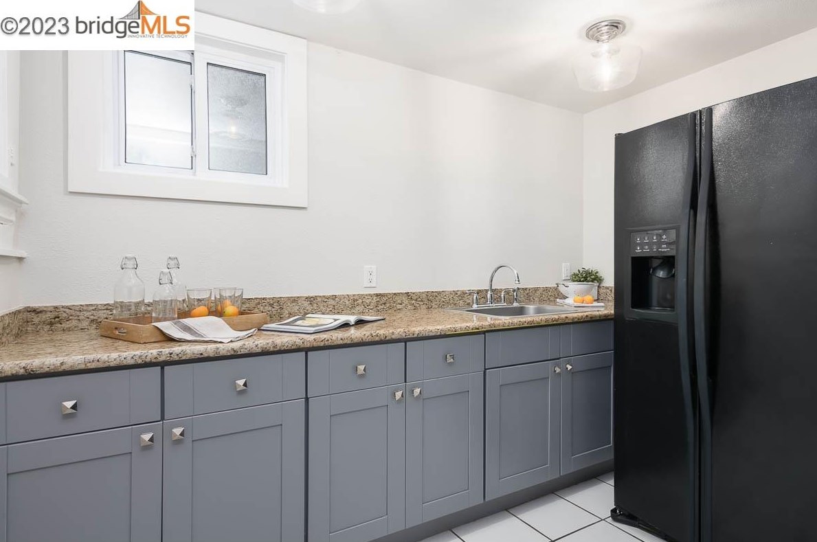 5800 Leona, Oakland CA 94605-1219 exterior