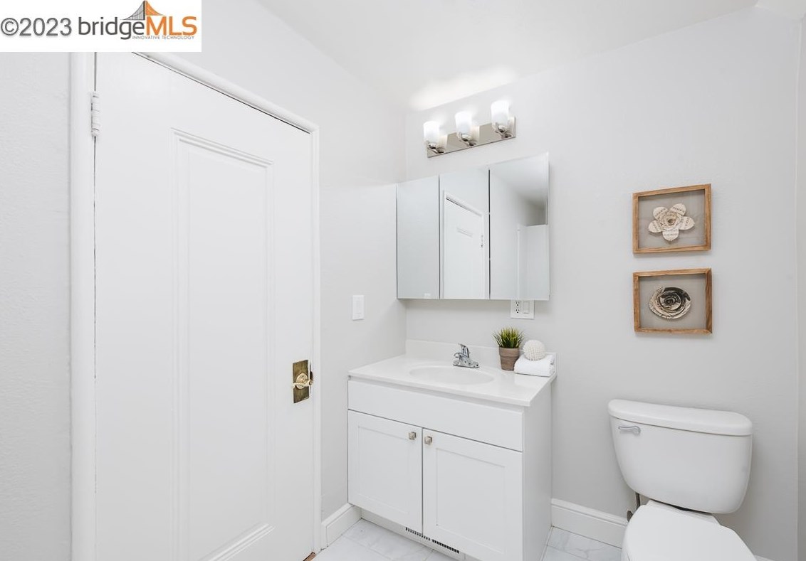 5800 Leona, Oakland CA 94605-1219 exterior