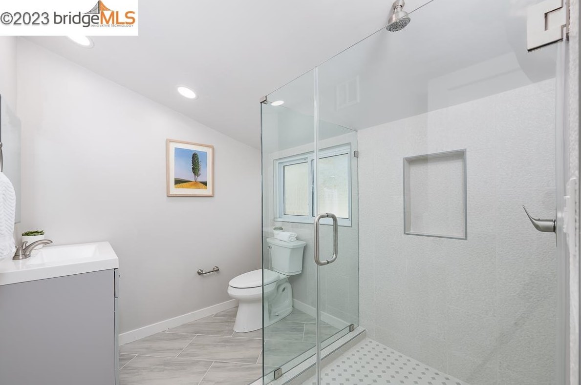 5800 Leona, Oakland CA 94605-1219 exterior