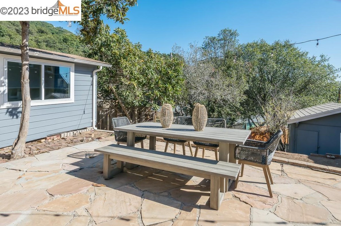 5800 Leona, Oakland CA 94605-1219 exterior