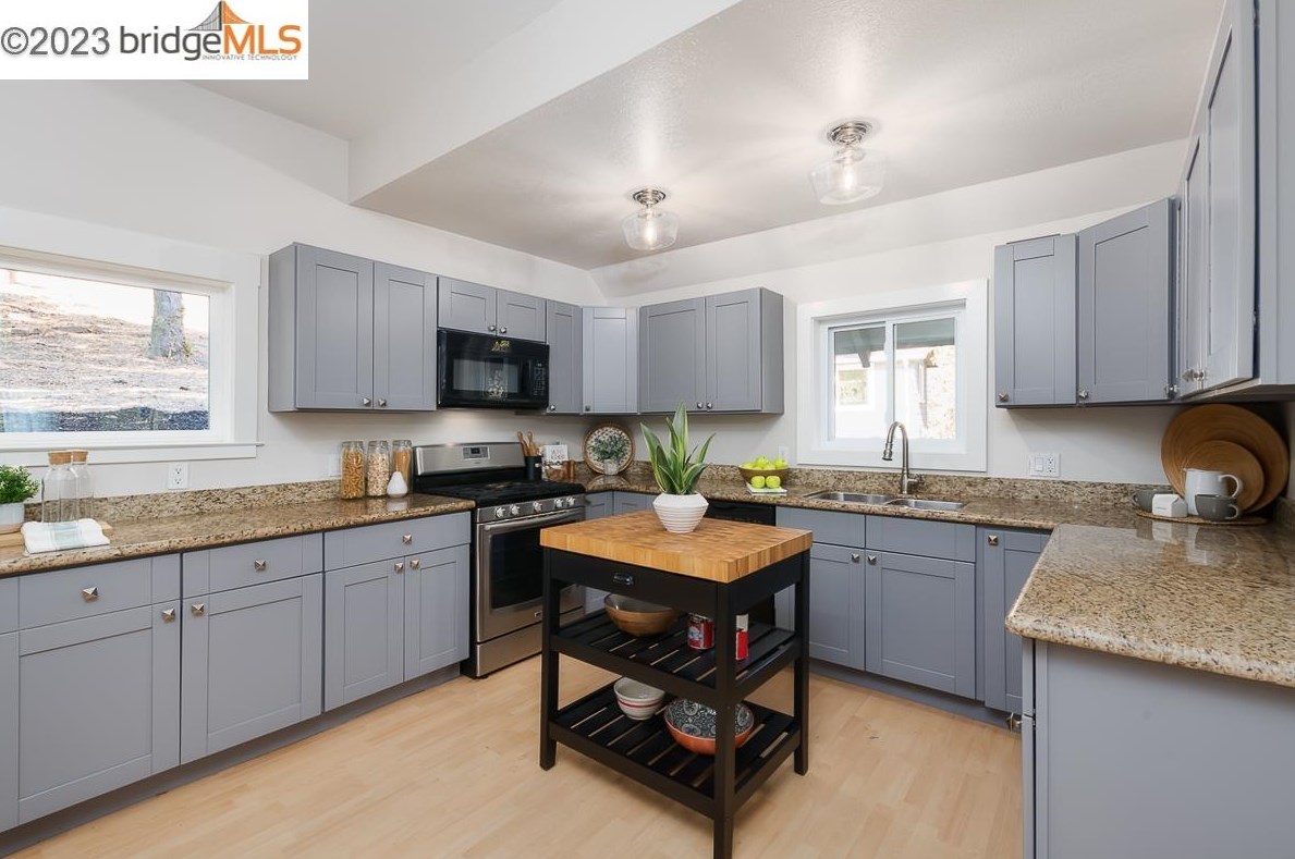 5800 Leona, Oakland CA 94605-1219 exterior