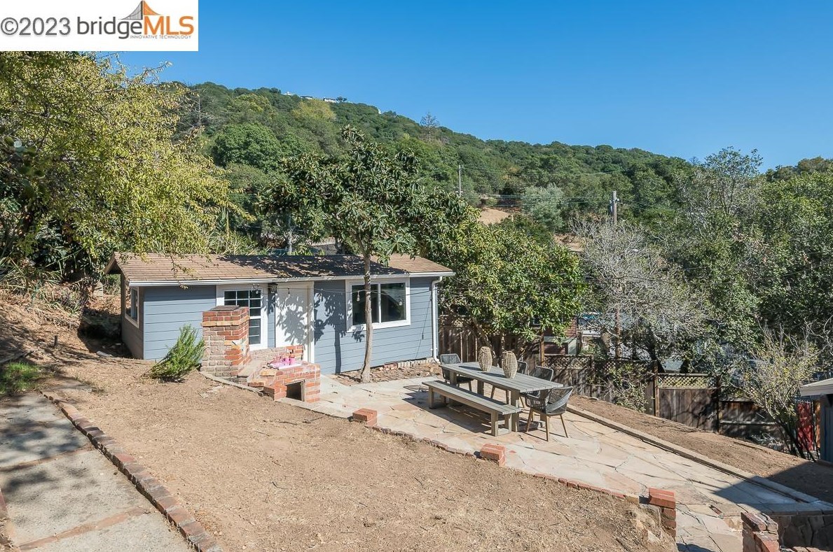 5800 Leona, Oakland CA 94605-1219 exterior