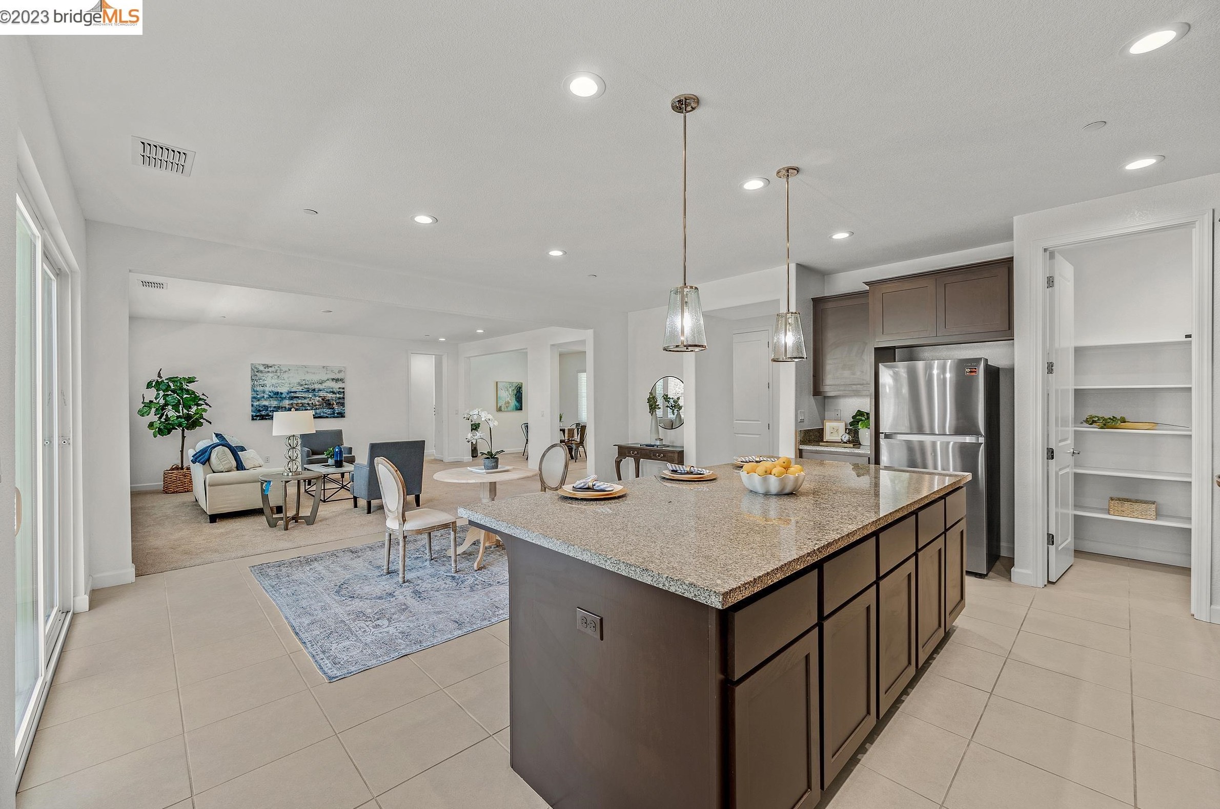 719 Jennifer St, Los Angeles CA  exterior