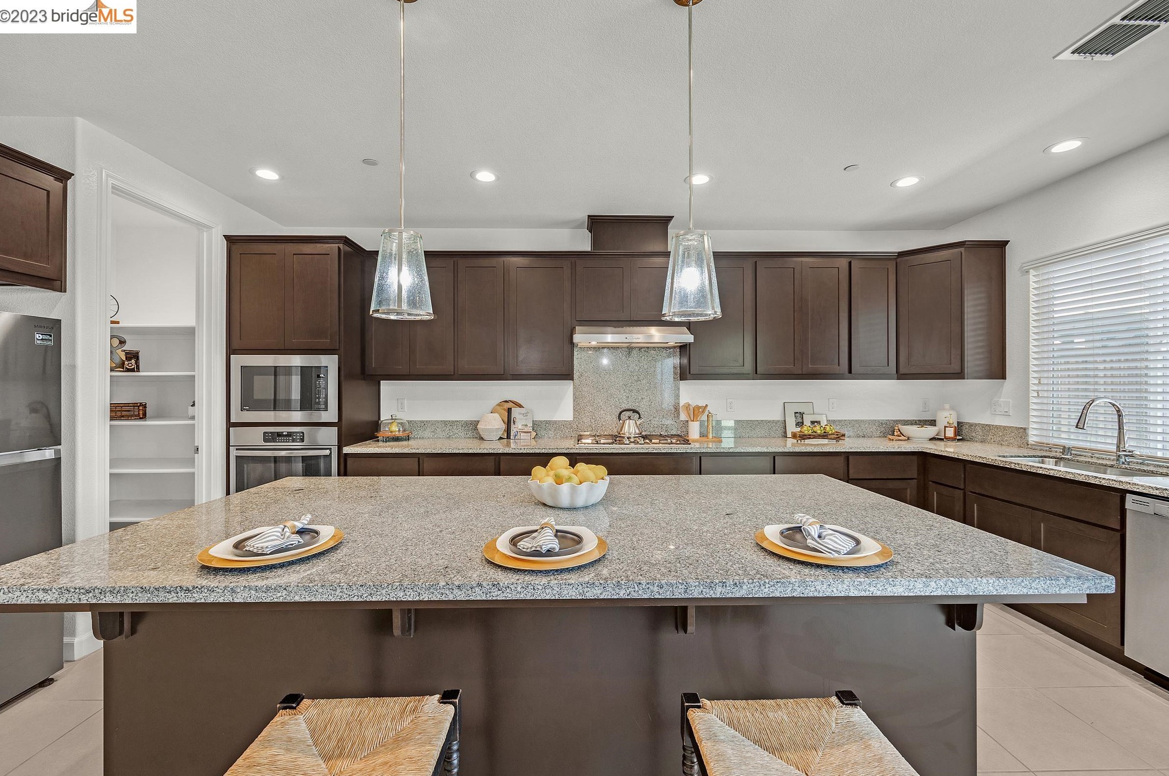 719 Jennifer St, Los Angeles CA  exterior