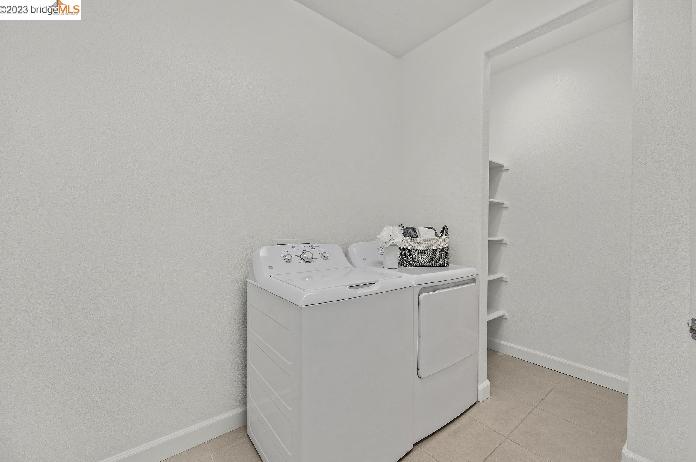 719 Jennifer St, Los Angeles CA  exterior