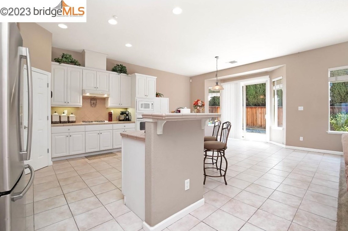 2830 Hawthorn Ct, Los Angeles CA  94513-5484 exterior