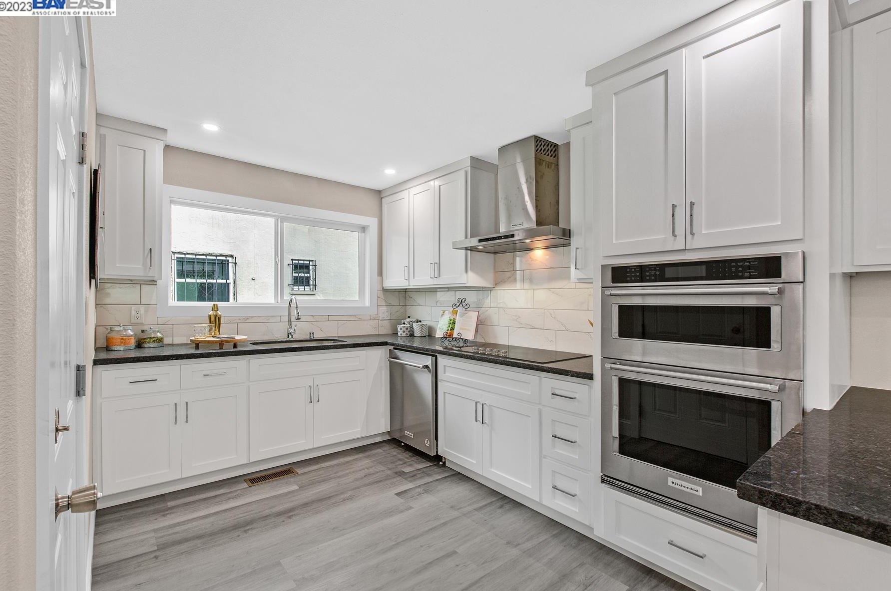 1405 Harmon St, Berkeley CA  94702-2717 exterior