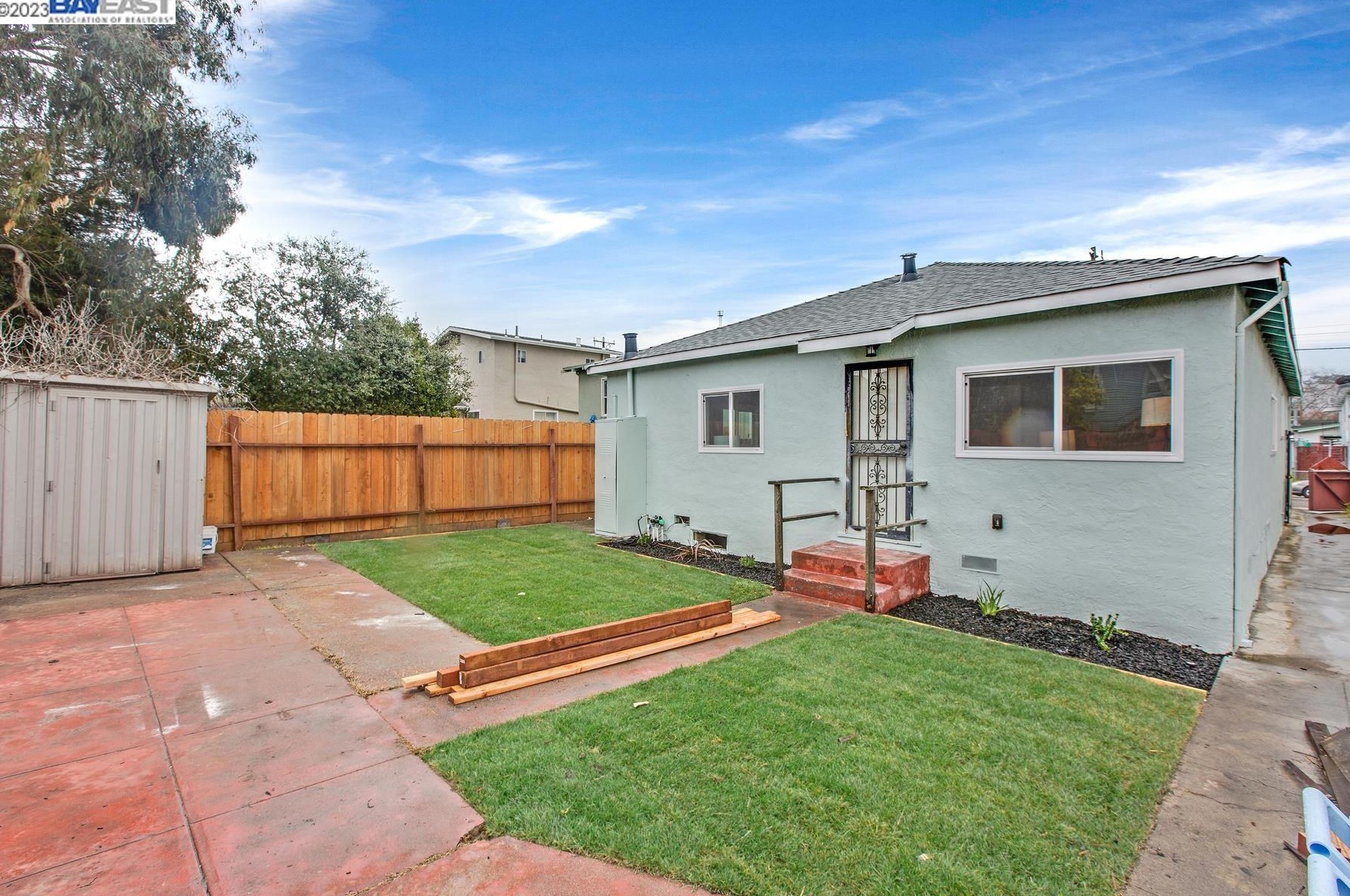 1405 Harmon St, Berkeley CA  94702-2717 exterior