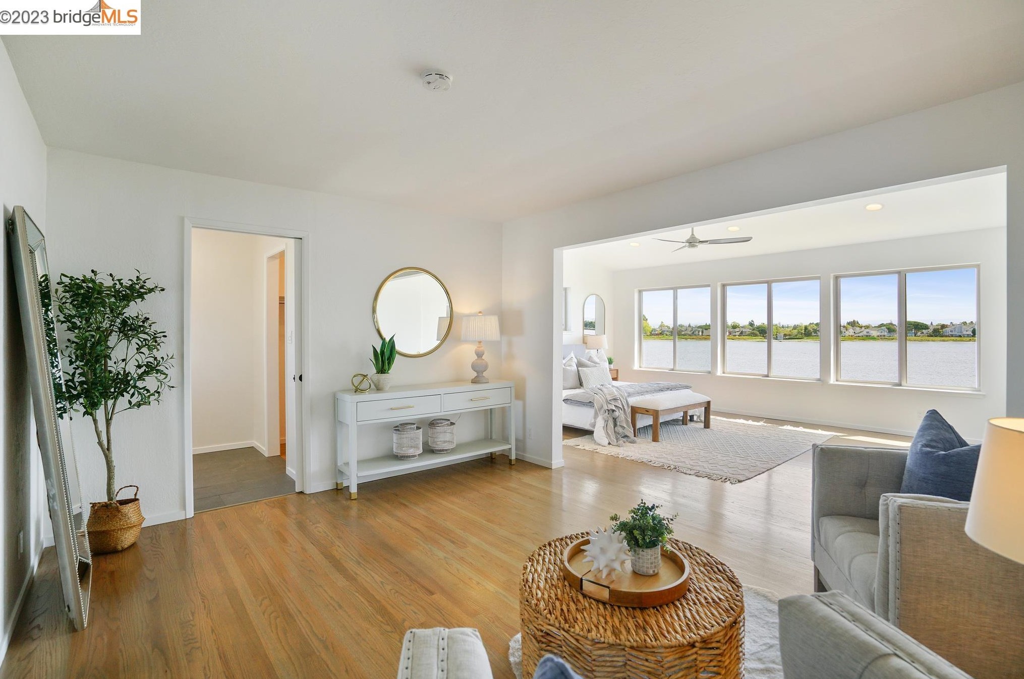 2926 Bayview Dr, Alameda CA  94501-6350 exterior