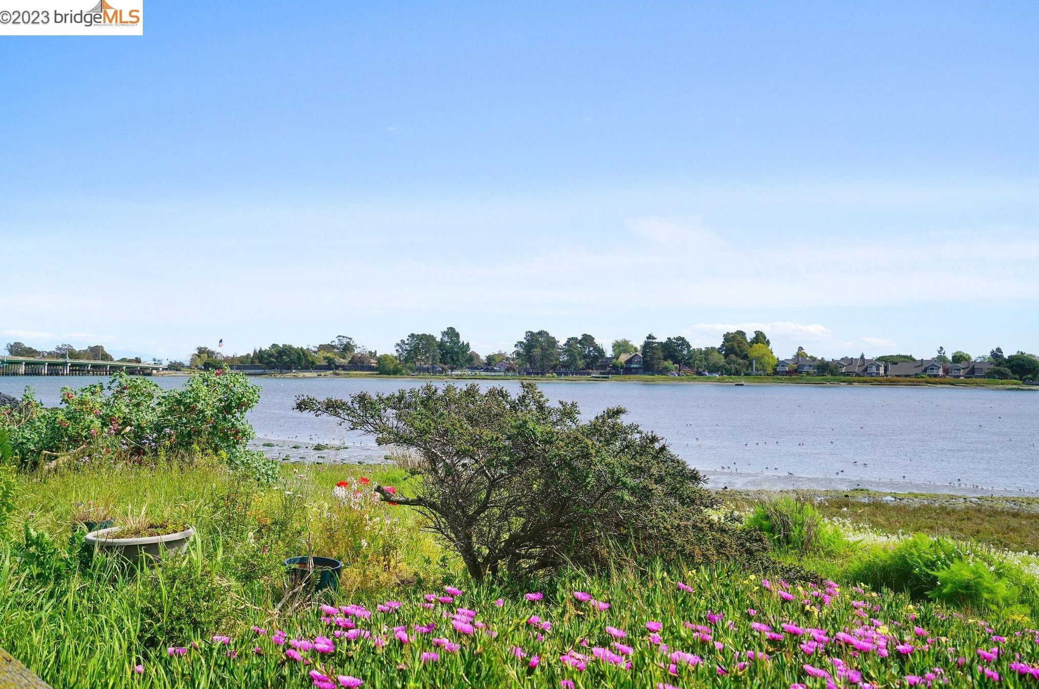 2926 Bayview Dr, Alameda CA  94501-6350 exterior