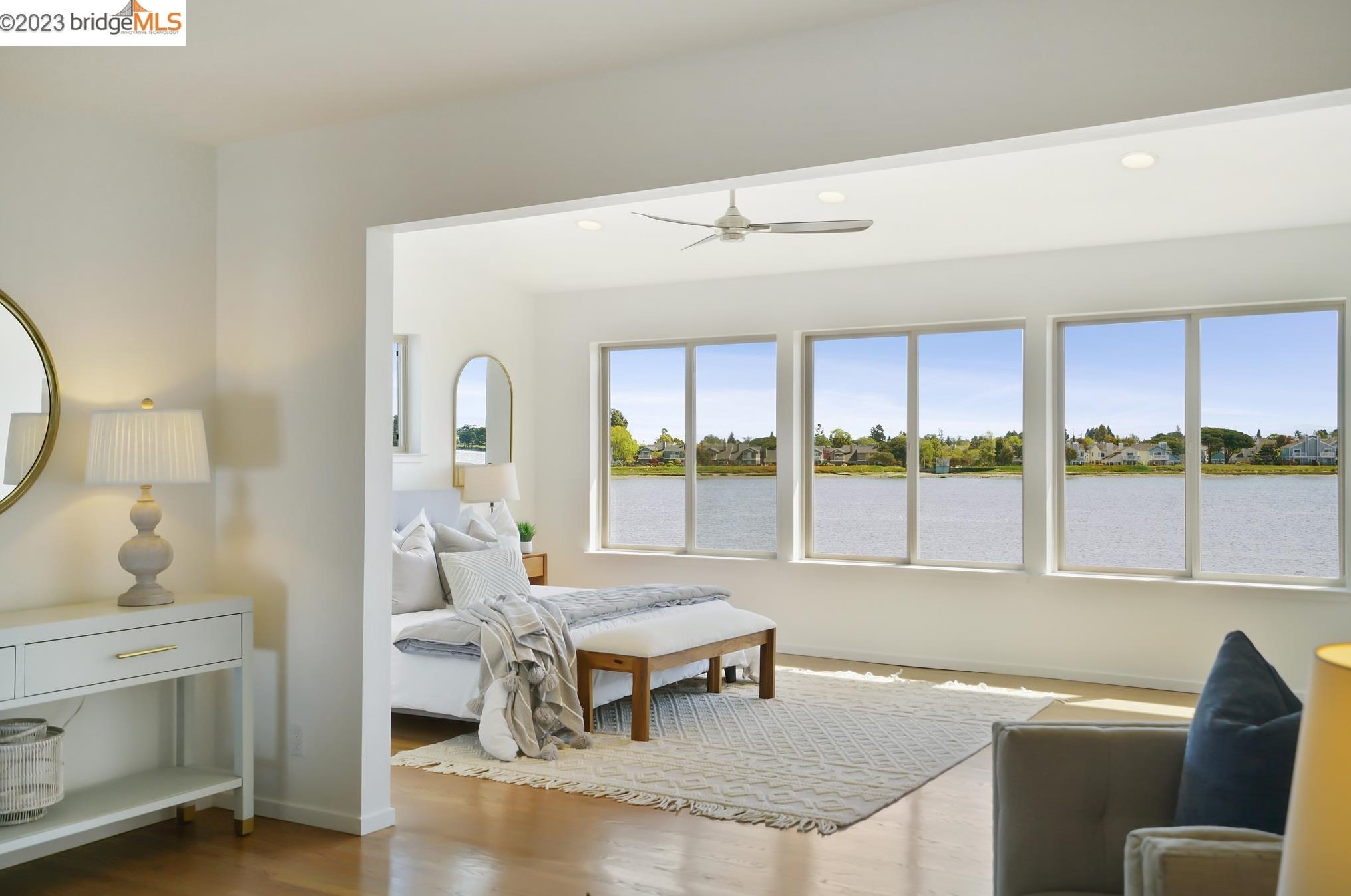 2926 Bayview Dr, Alameda CA  94501-6350 exterior