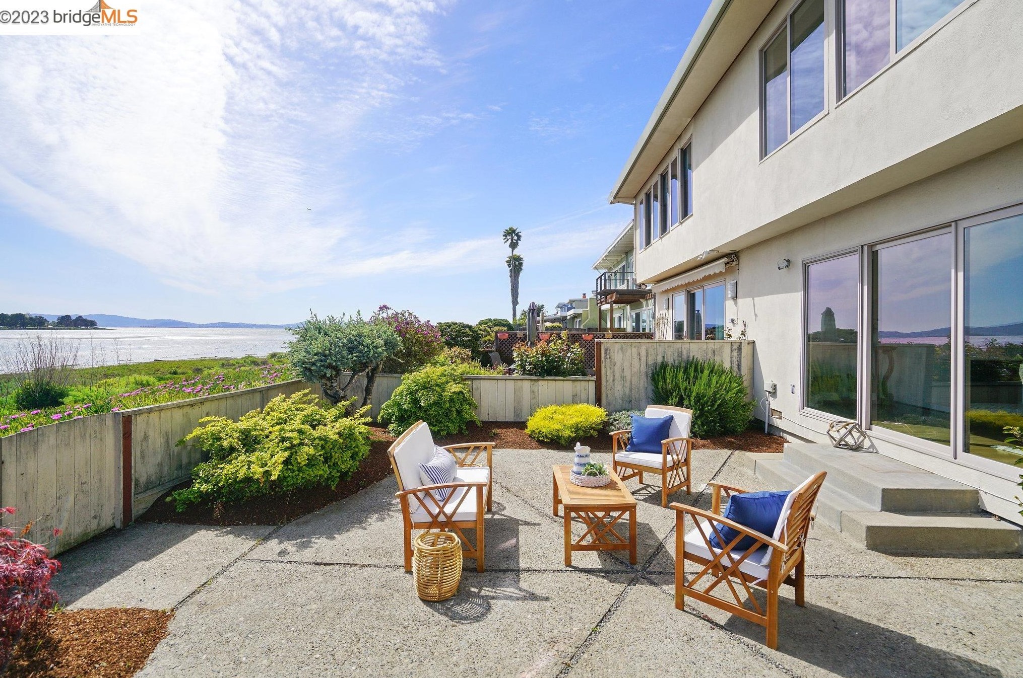 2926 Bayview Dr, Alameda CA  94501-6350 exterior