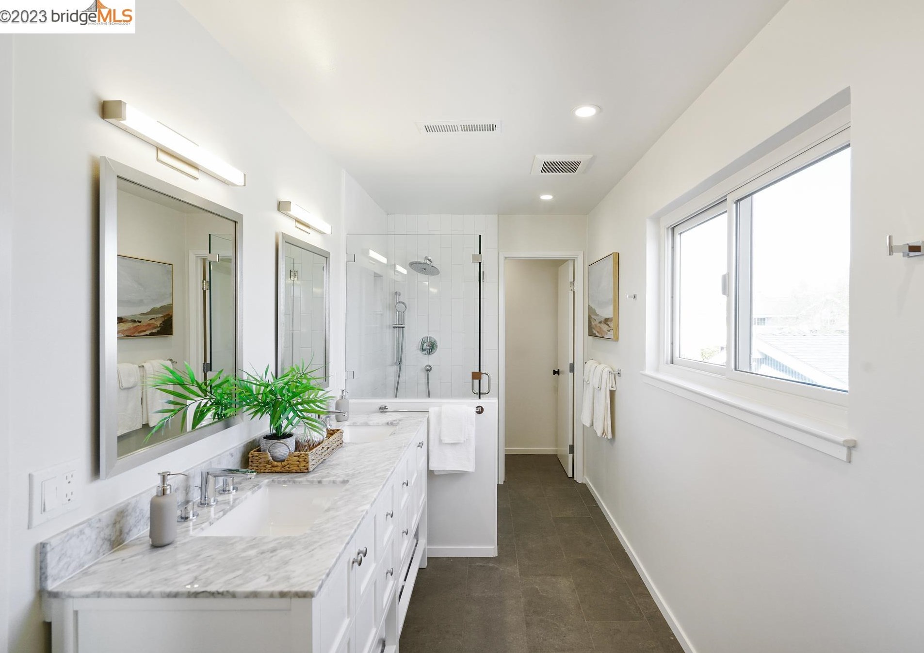 2926 Bayview Dr, Alameda CA  94501-6350 exterior