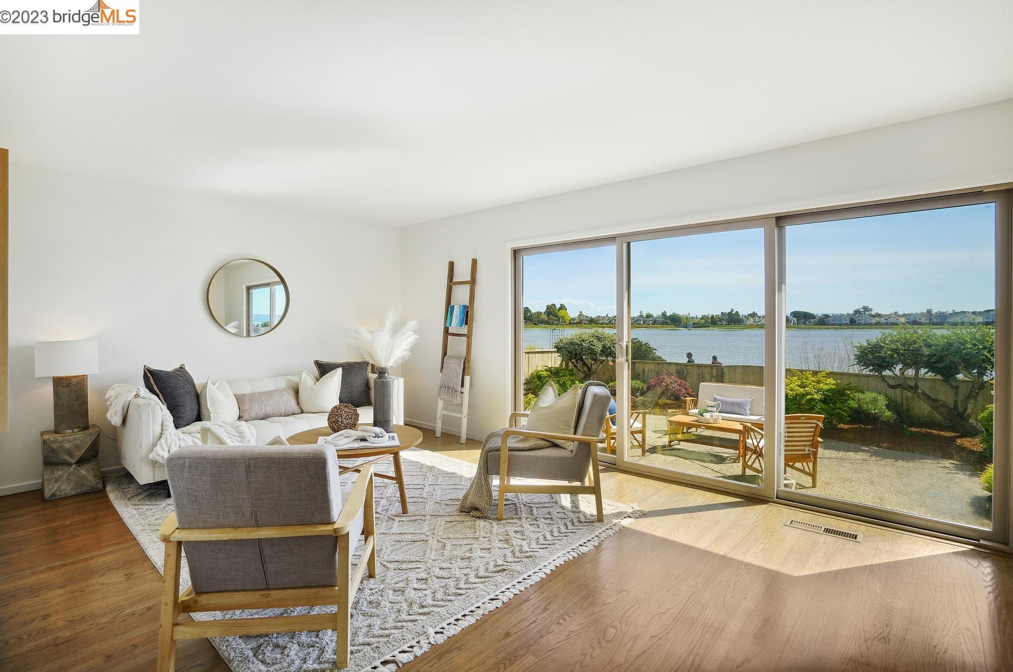 2926 Bayview Dr, Alameda CA  94501-6350 exterior