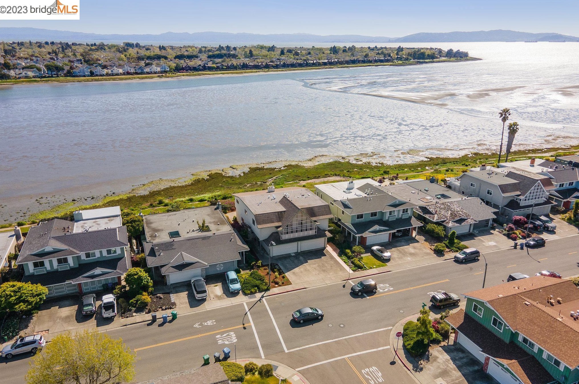 2926 Bayview Dr, Alameda CA  94501-6350 exterior