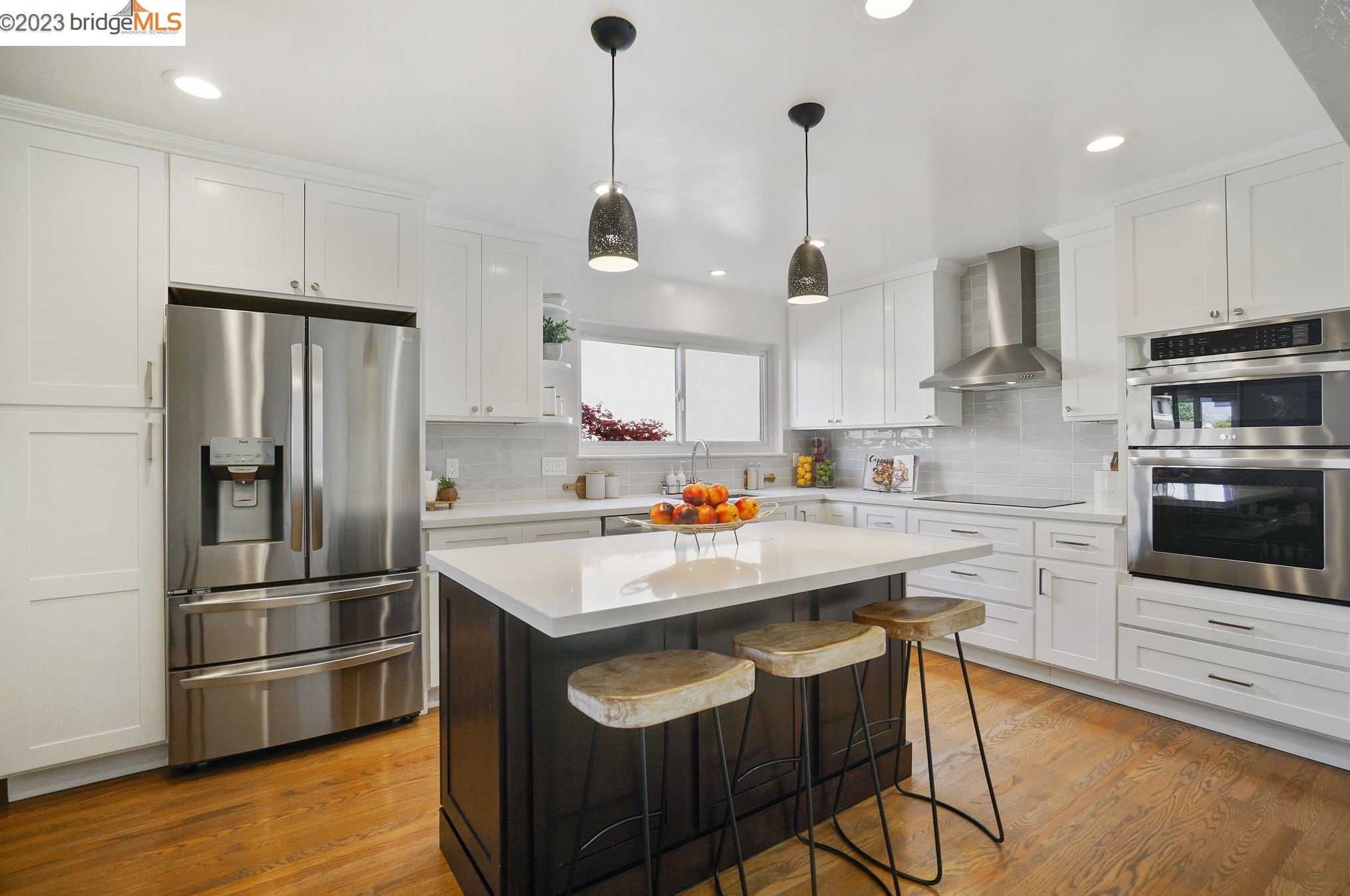 2926 Bayview Dr, Alameda CA  94501-6350 exterior