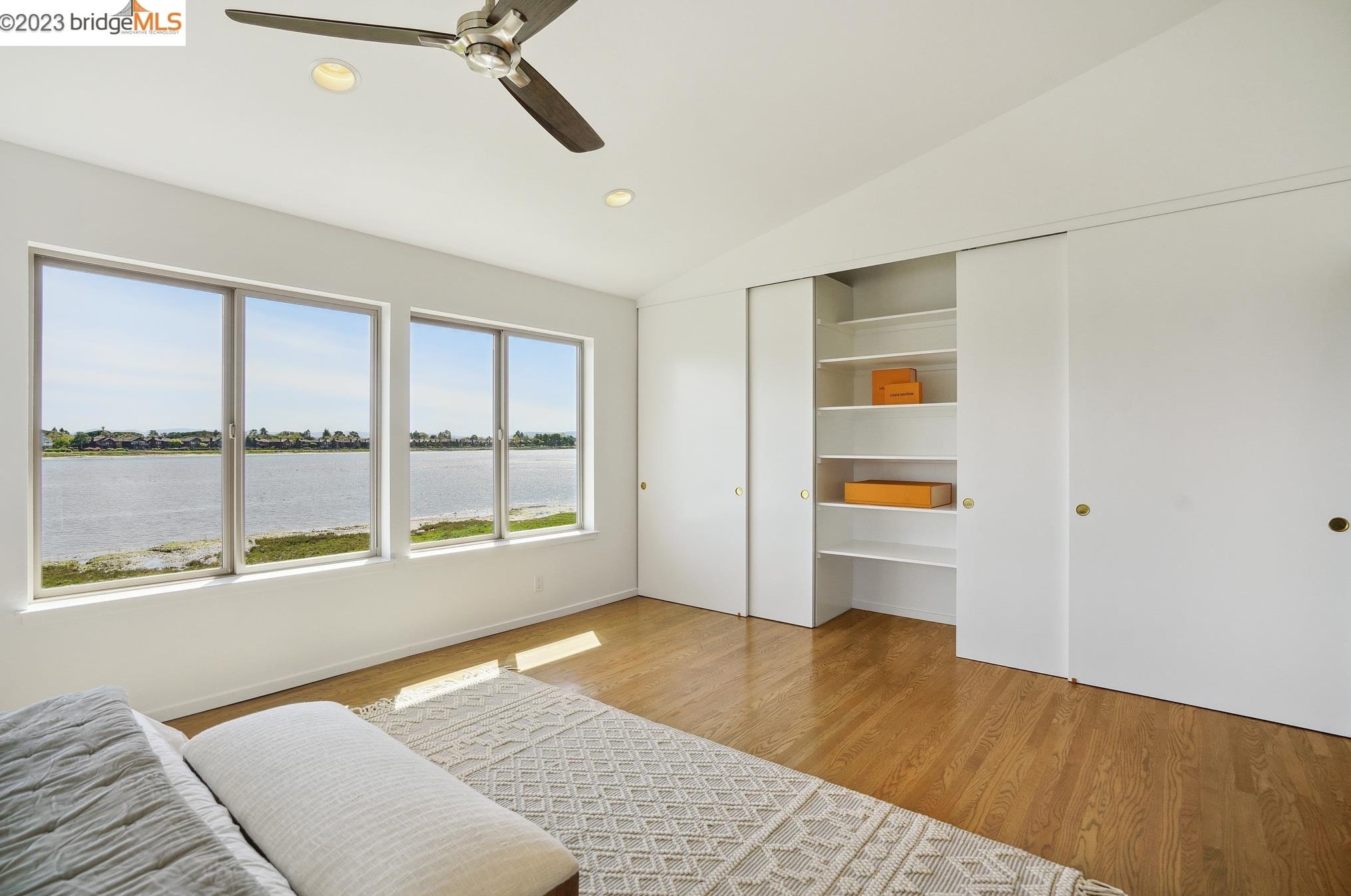 2926 Bayview Dr, Alameda CA  94501-6350 exterior