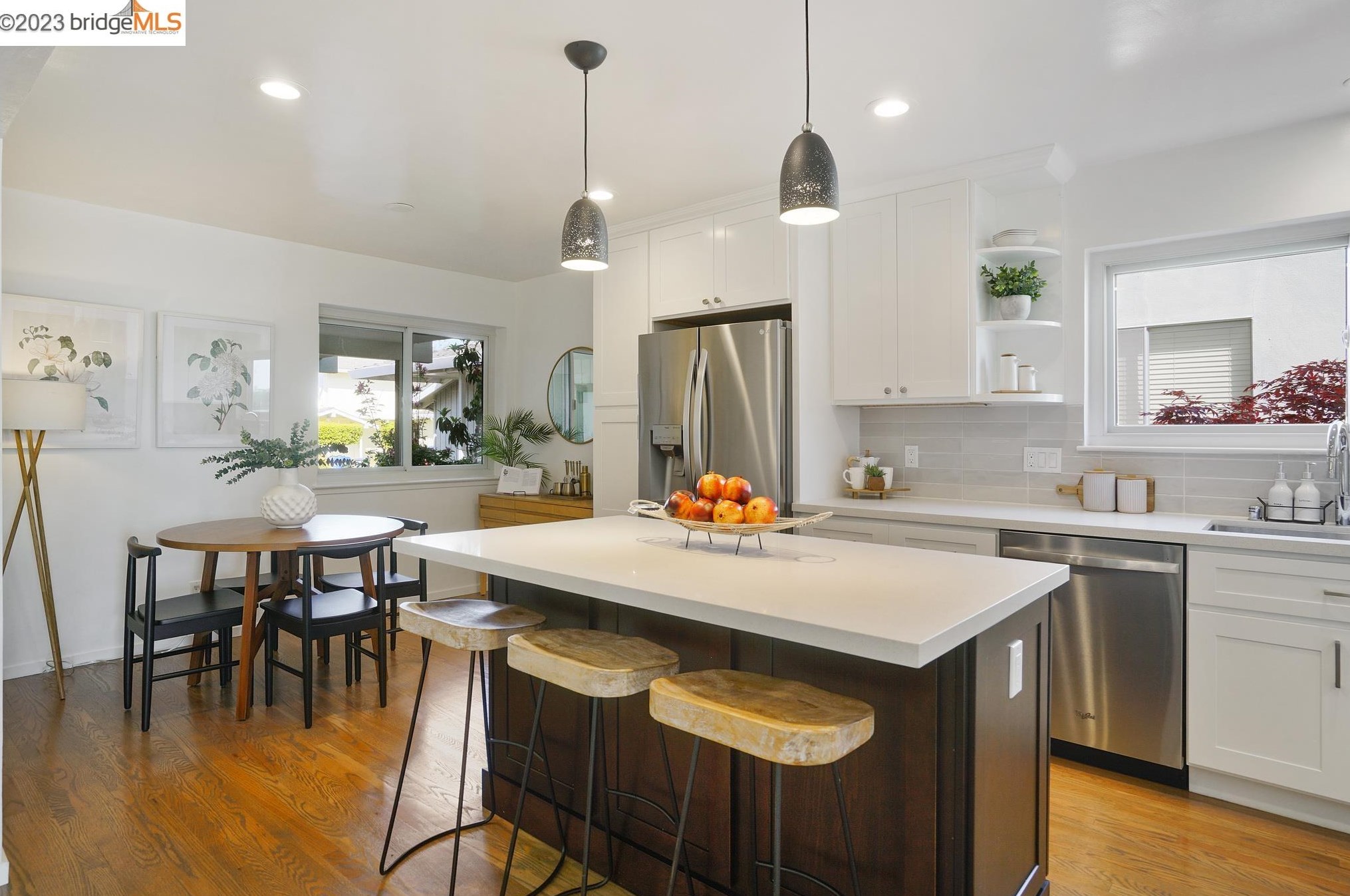 2926 Bayview Dr, Alameda CA  94501-6350 exterior