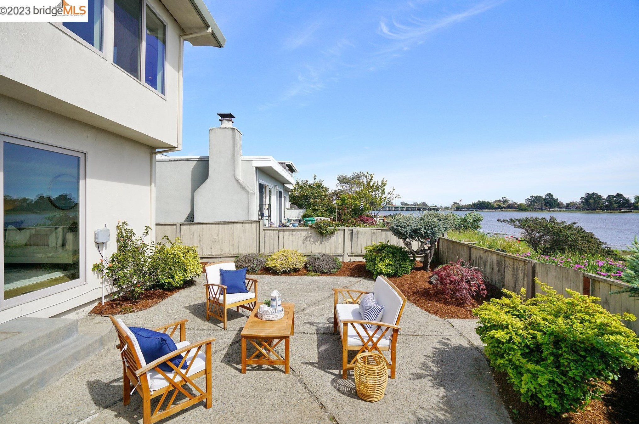 2926 Bayview Dr, Alameda CA  94501-6350 exterior