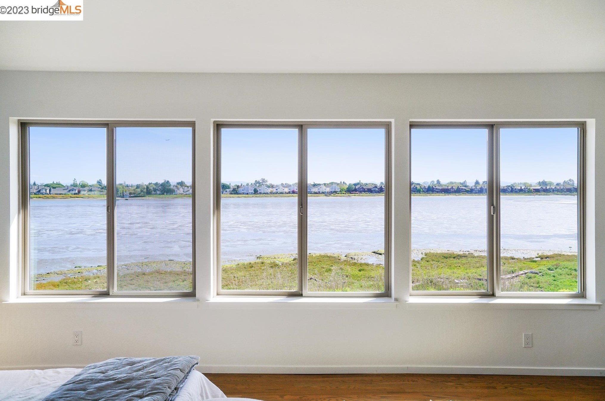 2926 Bayview Dr, Alameda CA  94501-6350 exterior