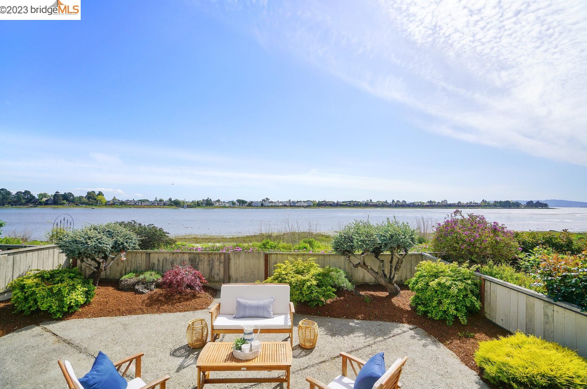 2926 Bayview Dr, Alameda CA  94501-6350 exterior