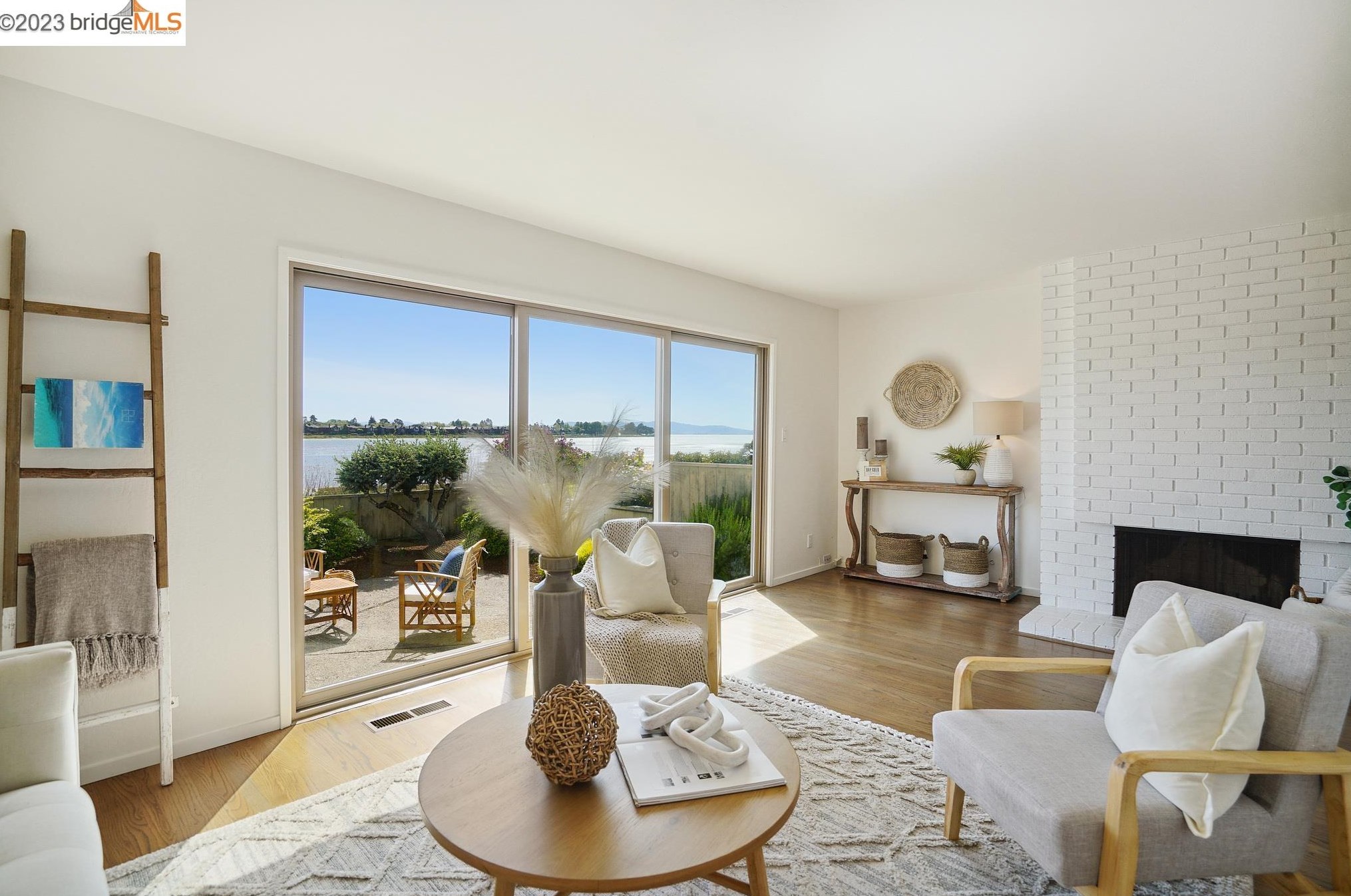 2926 Bayview Dr, Alameda CA  94501-6350 exterior