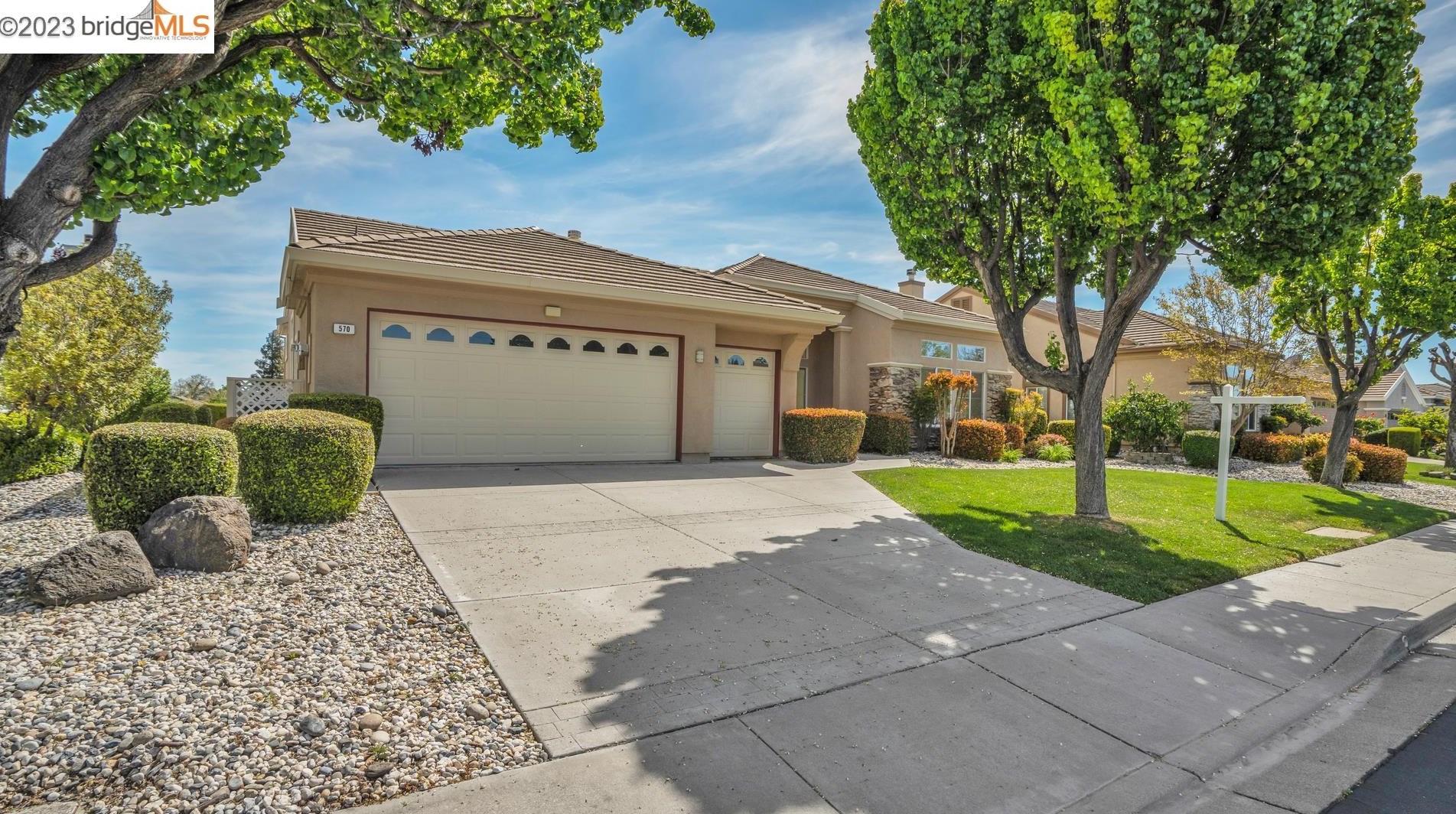 570 Central Park Pl, Los Angeles CA  94513-6032 exterior