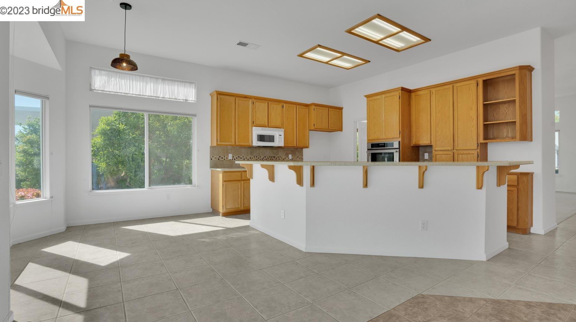 570 Central Park Pl, Los Angeles CA  94513-6032 exterior