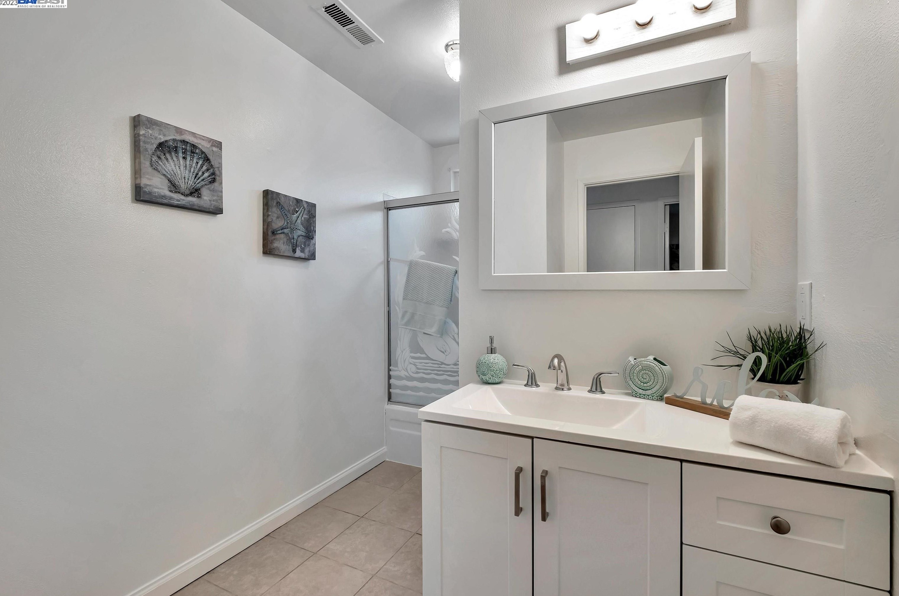 32472 Deborah Dr, Union City CA  94587-5007 exterior