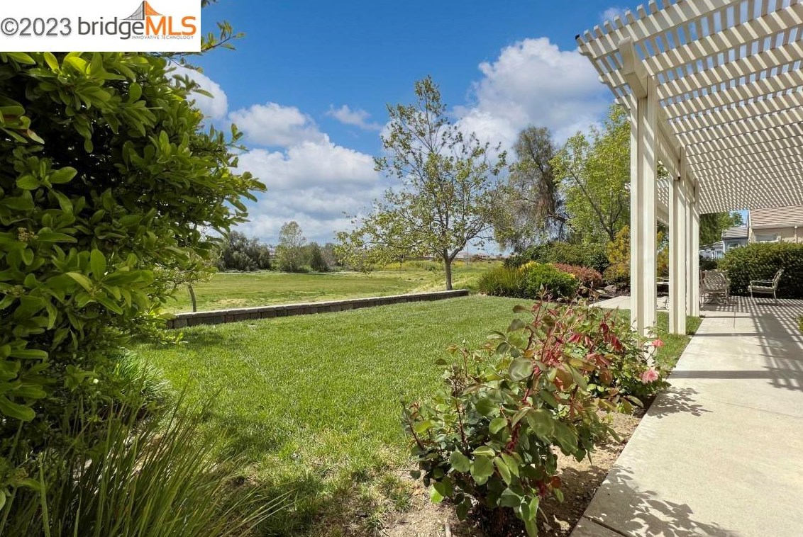 541 Central Park Pl, Los Angeles CA  94513-6037 exterior