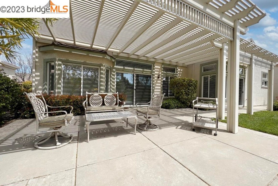 541 Central Park Pl, Los Angeles CA  94513-6037 exterior