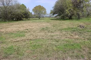 852 Co Rd 303, Palacios, TX 77465 - Photo 1