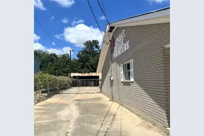 1410 Ave F, Bay City, TX 77414 - Photo 3