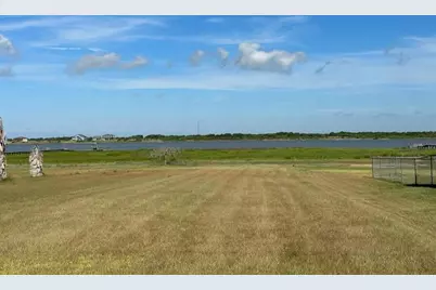 1140 West Bayshore Dr., Palacios, TX 77465 - Photo 5