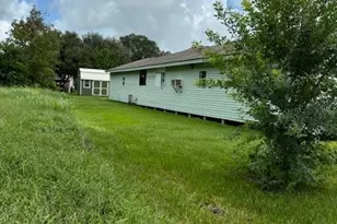 Reduced 200 Commerce Ave, Palacios, TX 77465 - Photo 5