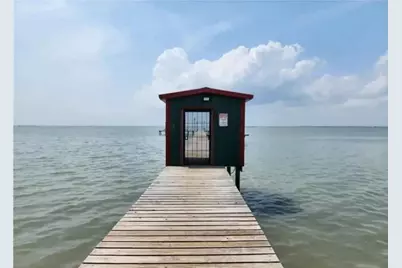 510 Porpoise, Palacios, TX 77465 - Photo 5