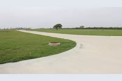 2920 Hammock Ct, Palacios, TX 77465 - Photo 5