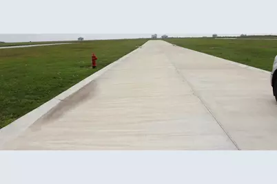 2920 Hammock Ct, Palacios, TX 77465 - Photo 3