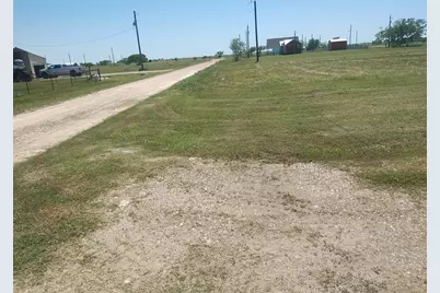 292 Haddock, Palacios, TX 77465 - Photo 3