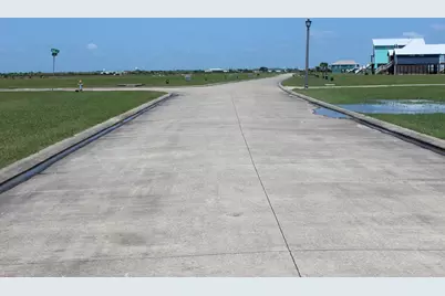 3209 Bay Ridge, Palacios, TX 77465 - Photo 3