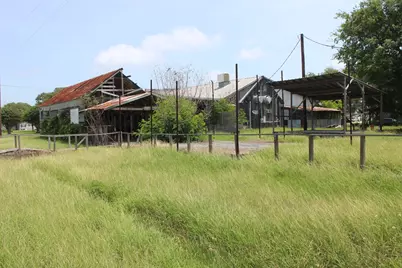 515 Commerce, Palacios, TX 77465 - Photo 9