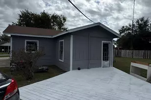 207 Henderson, Palacios, TX 77465 - Photo 5