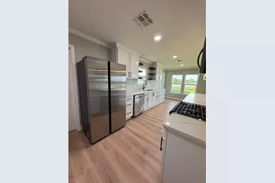 207 Henderson, Palacios, TX 77465 - Photo 27